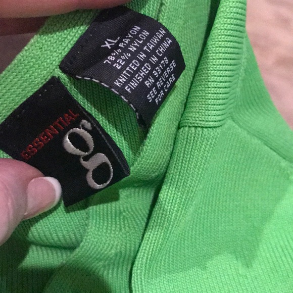 Stretch fitted v neck sweater - Picture 2 of 3